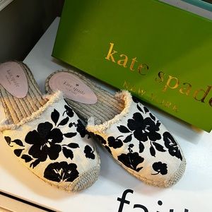 Kate Spade ♠️ cream linen black embroidery slip ons.